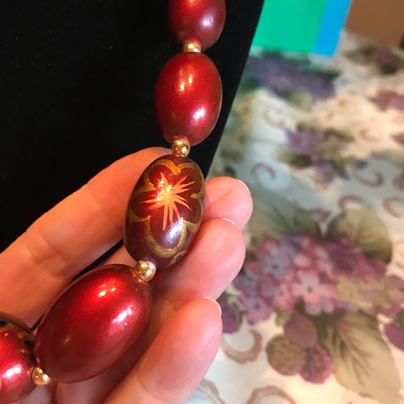 HAND PAINTED COPPERY RED LIGHTWEIGHT NECKLACE - Picture 14 of 15